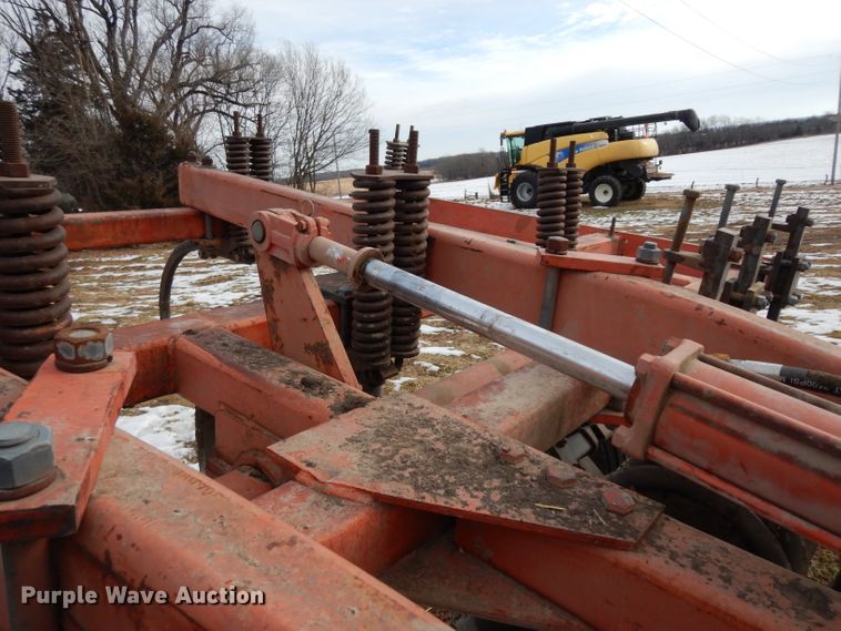 image for item DE4213 Allis Chalmers Min-Till disk ripper