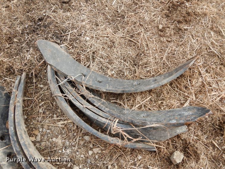 image for item DE4213 Allis Chalmers Min-Till disk ripper