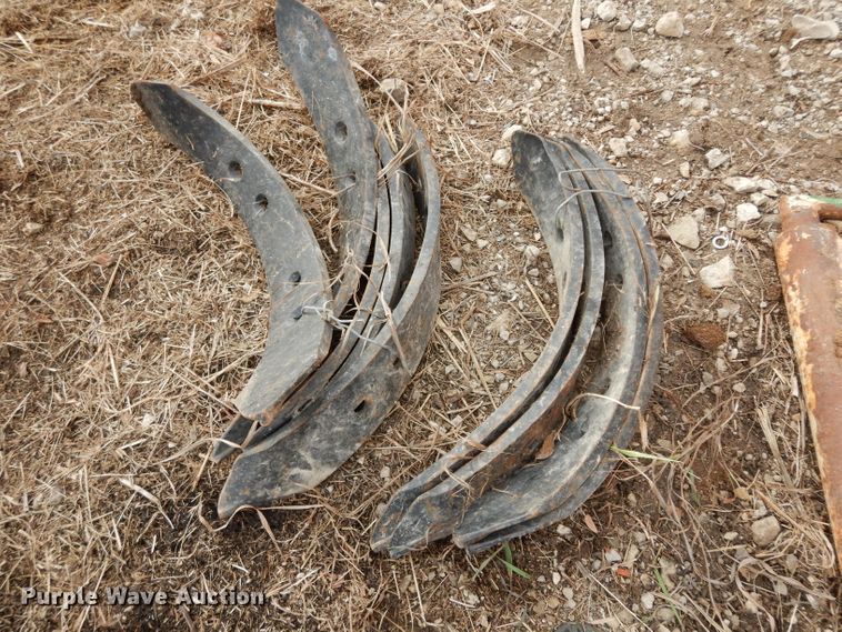 image for item DE4213 Allis Chalmers Min-Till disk ripper