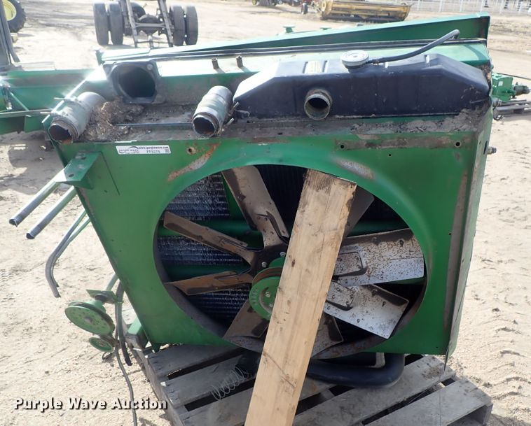 image for item FF9278 John Deere 9500 radiator assembly
