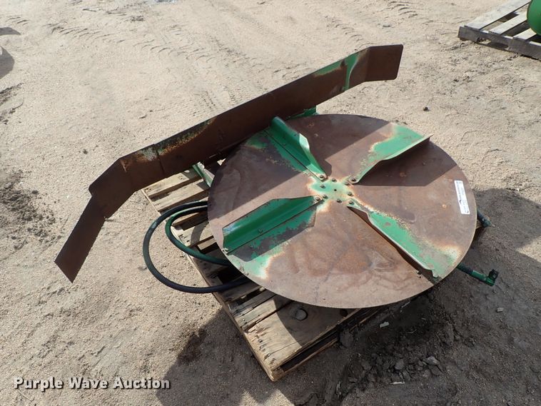 image for item FF9281 John Deere 9500 chaff spreader