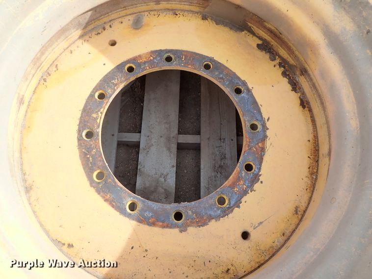 image for item FF9286 Goodyear 24.5-32 tire and wheel