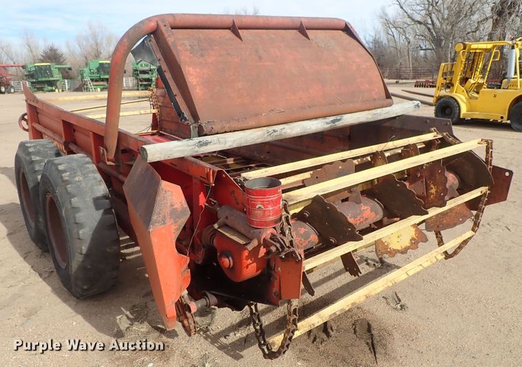 image for item FF9289 New Holland 791 manure spreader