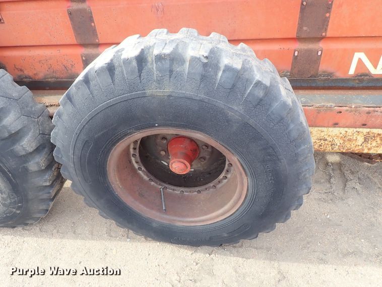 image for item FF9289 New Holland 791 manure spreader