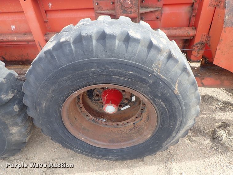 image for item FF9289 New Holland 791 manure spreader