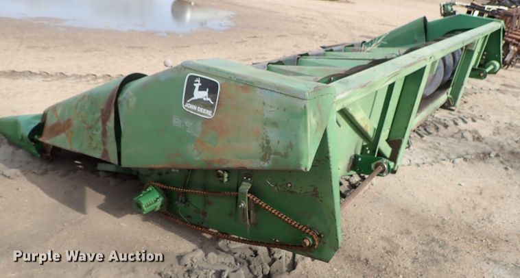 image for item FF9293 John Deere 853A All-Crop row head