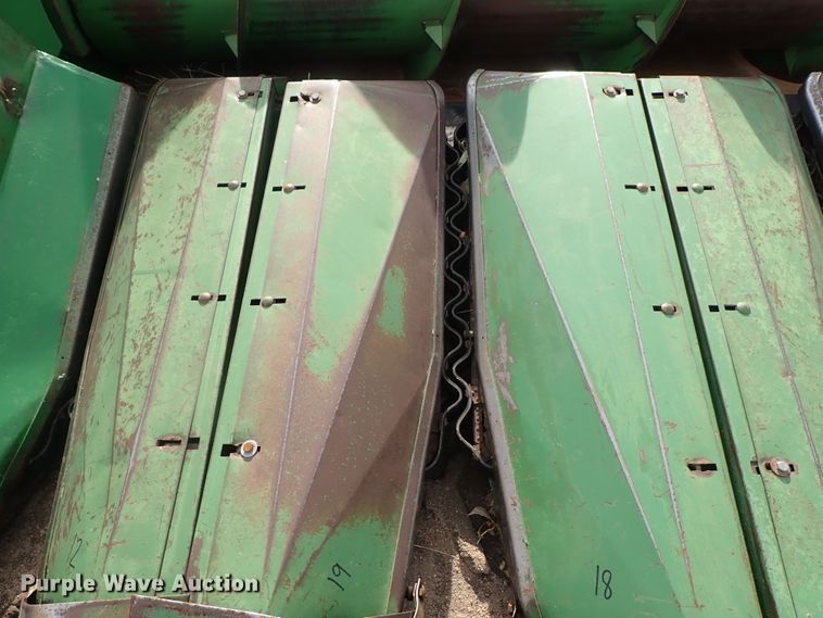 image for item FF9293 John Deere 853A All-Crop row head