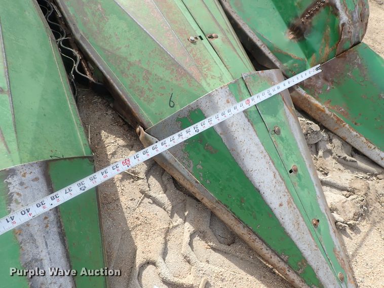 image for item FF9293 John Deere 853A All-Crop row head