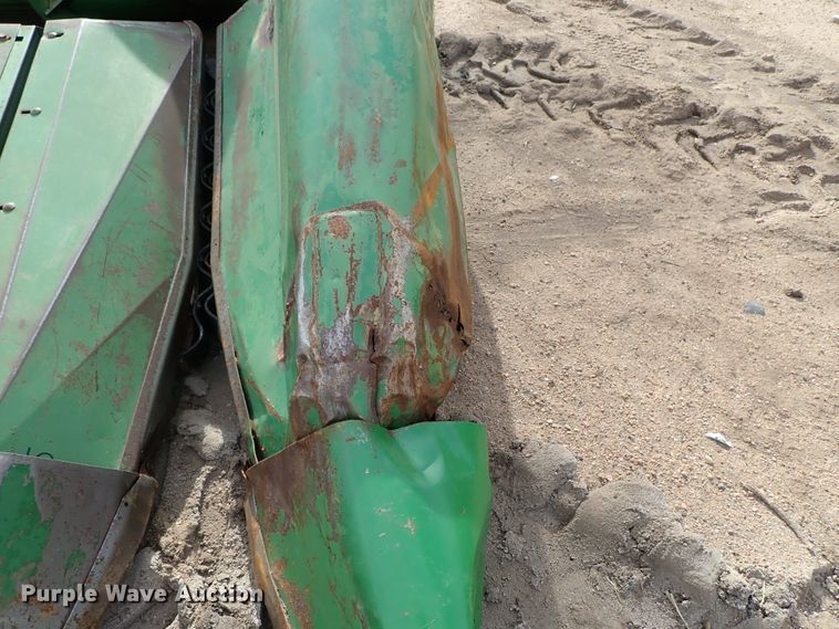 image for item FF9293 John Deere 853A All-Crop row head