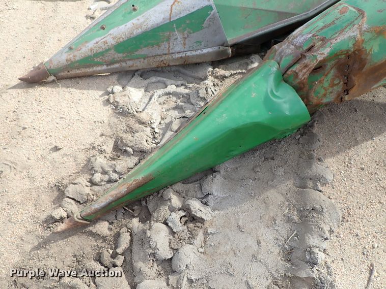 image for item FF9293 John Deere 853A All-Crop row head