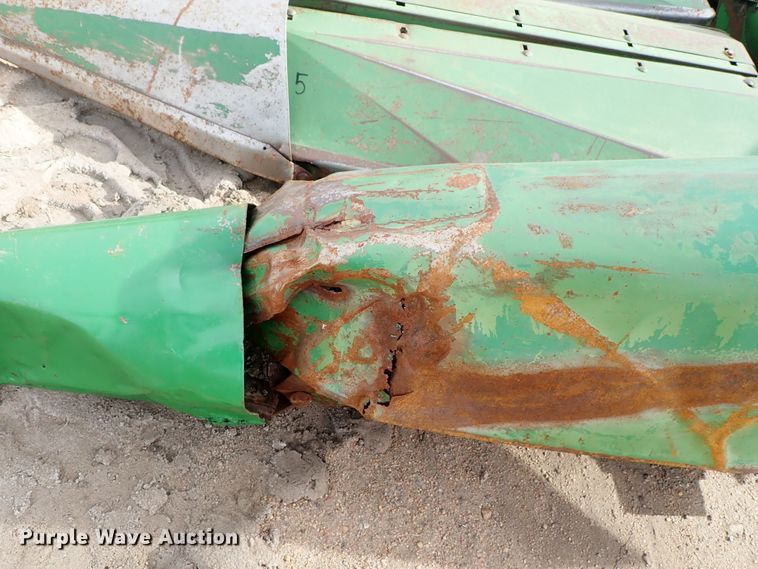 image for item FF9293 John Deere 853A All-Crop row head