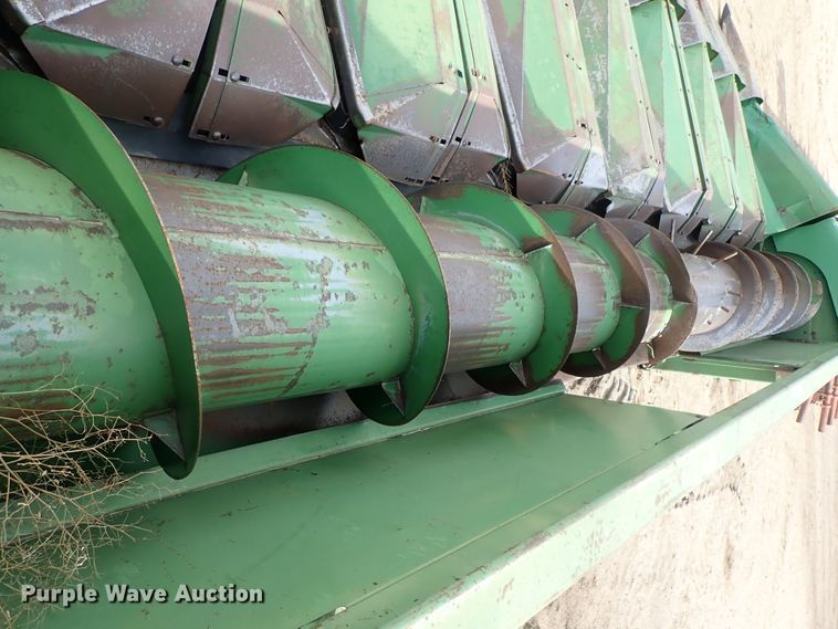 image for item FF9293 John Deere 853A All-Crop row head