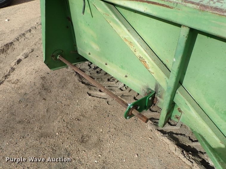 image for item FF9293 John Deere 853A All-Crop row head