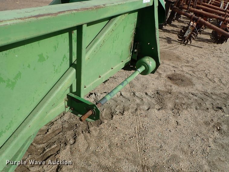 image for item FF9293 John Deere 853A All-Crop row head