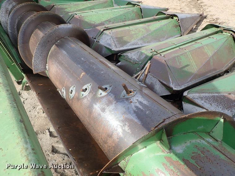 image for item FF9293 John Deere 853A All-Crop row head