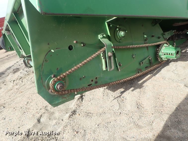 image for item FF9293 John Deere 853A All-Crop row head
