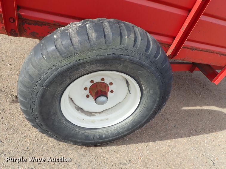 image for item FF9294 Eitzen 1800 feed wagon