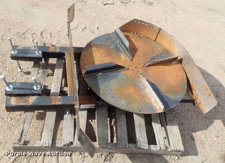 image for item FF9297 John Deere 9500 chaff spreader