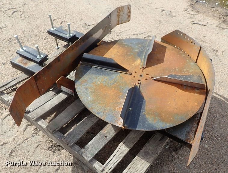 image for item FF9297 John Deere 9500 chaff spreader