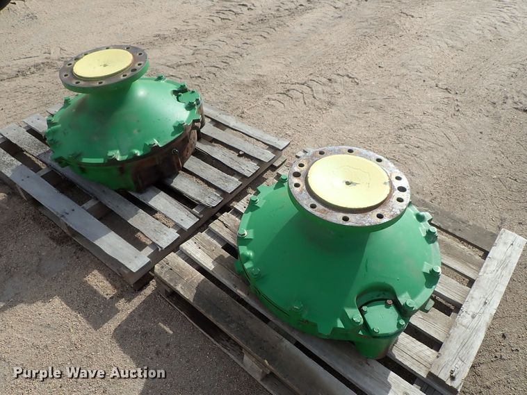 image for item FF9299 (2) John Deere 9500 hubs