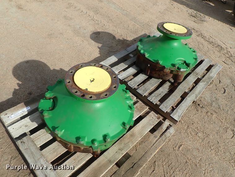 image for item FF9299 (2) John Deere 9500 hubs