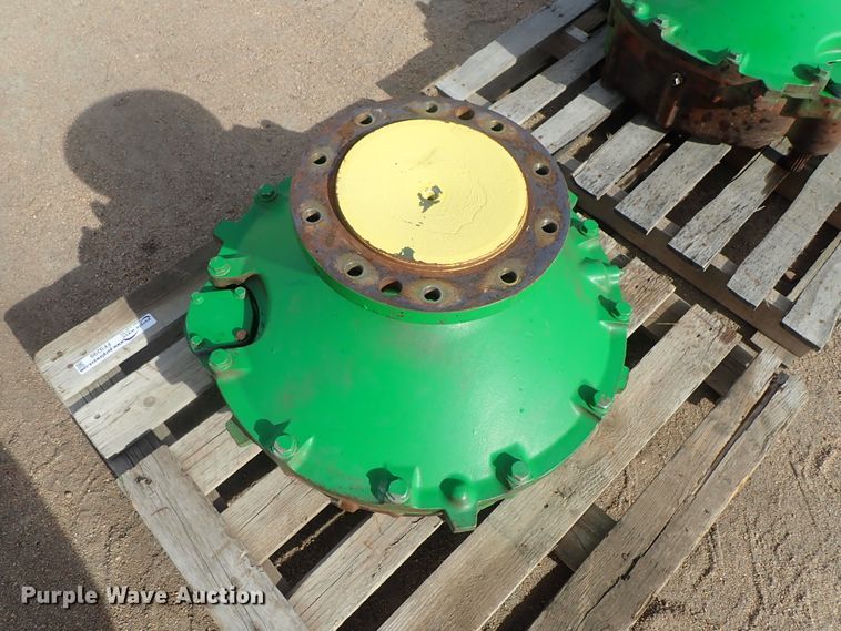 image for item FF9299 (2) John Deere 9500 hubs