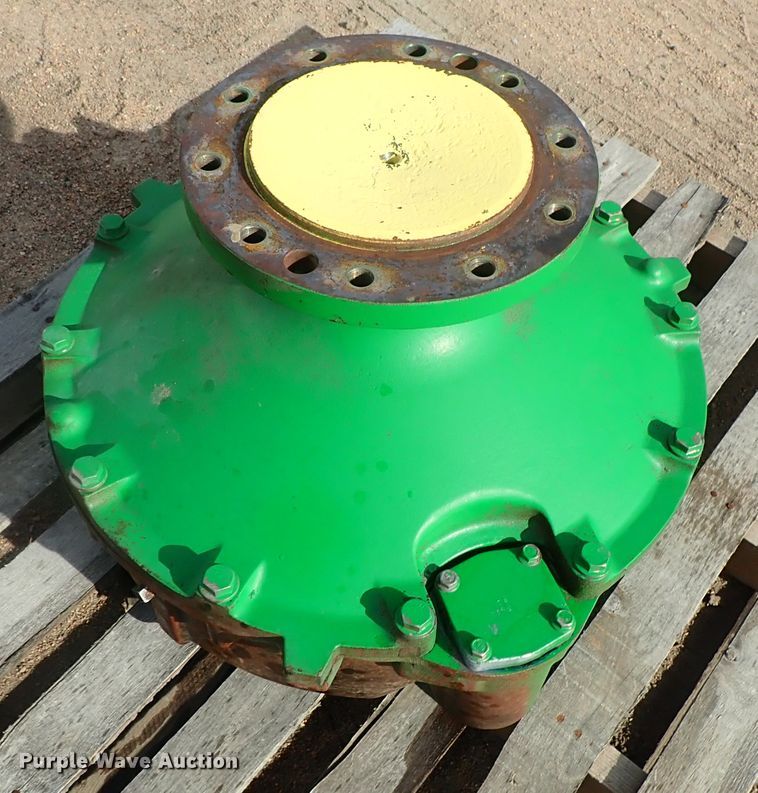 image for item FF9299 (2) John Deere 9500 hubs