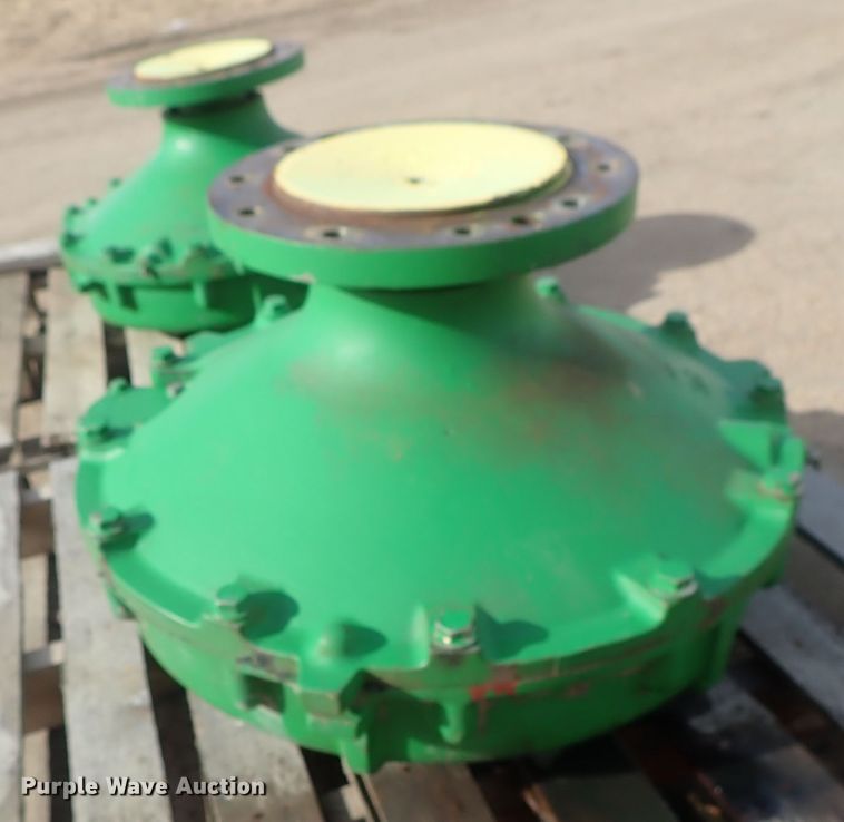 image for item FF9299 (2) John Deere 9500 hubs