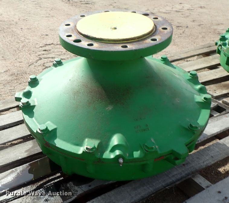 image for item FF9299 (2) John Deere 9500 hubs