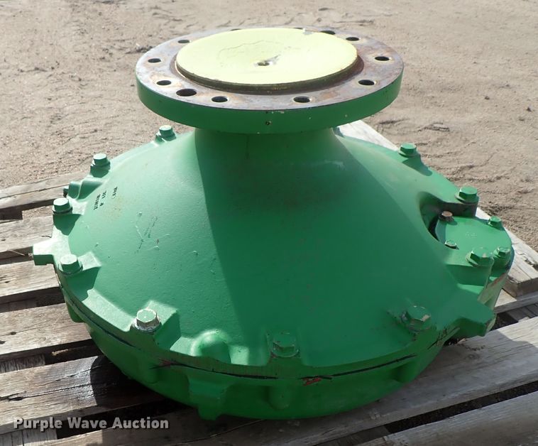 image for item FF9299 (2) John Deere 9500 hubs