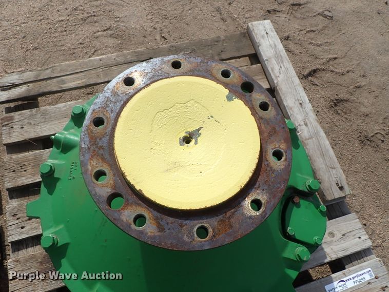 image for item FF9299 (2) John Deere 9500 hubs
