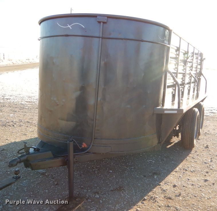 image for item GB9573 W-W livestock trailer
