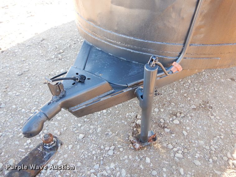 image for item GB9573 W-W livestock trailer