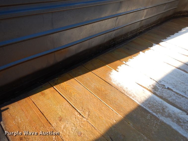 image for item GB9573 W-W livestock trailer