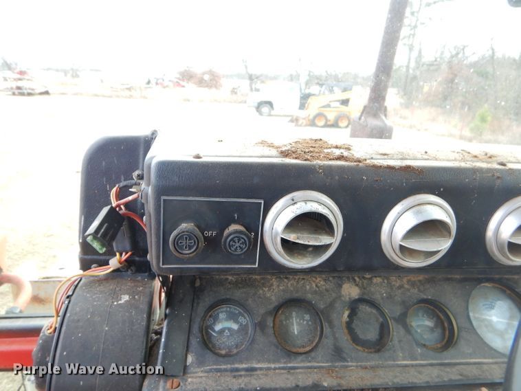 image for item GB9583 Belarus 560 tractor