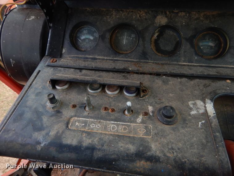 image for item GB9583 Belarus 560 tractor