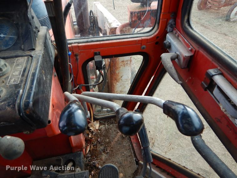 image for item GB9583 Belarus 560 tractor