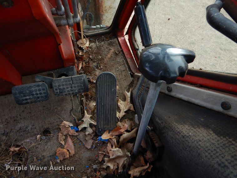 image for item GB9583 Belarus 560 tractor