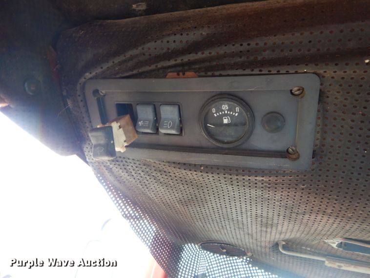 image for item GB9583 Belarus 560 tractor