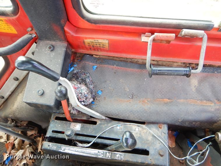 image for item GB9583 Belarus 560 tractor