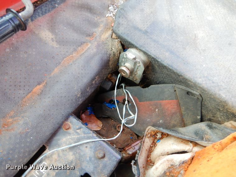 image for item GB9583 Belarus 560 tractor