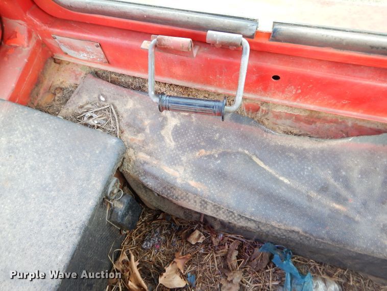 image for item GB9583 Belarus 560 tractor