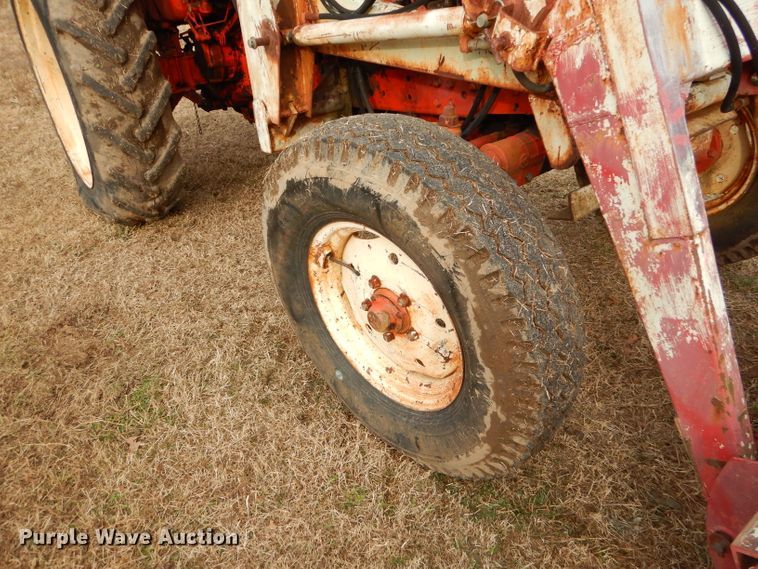 image for item GB9583 Belarus 560 tractor