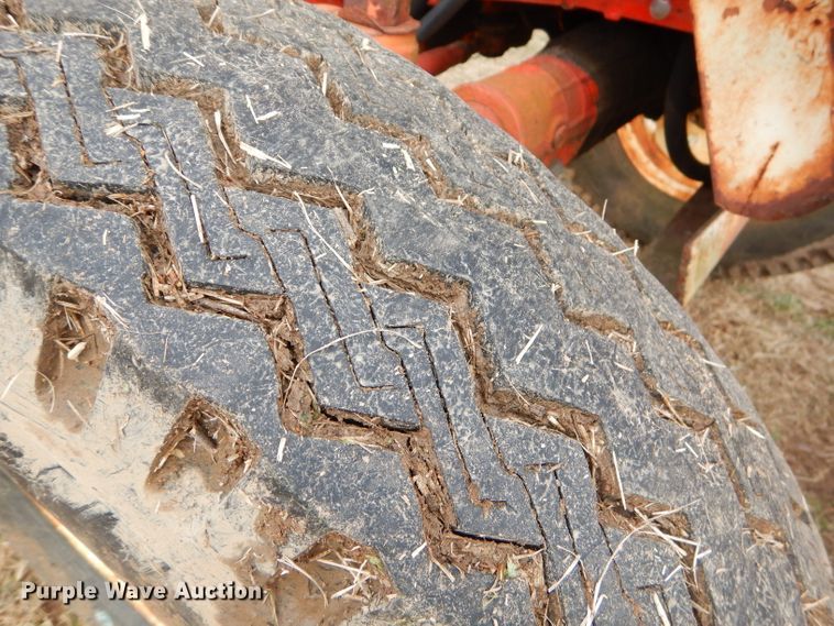 image for item GB9583 Belarus 560 tractor