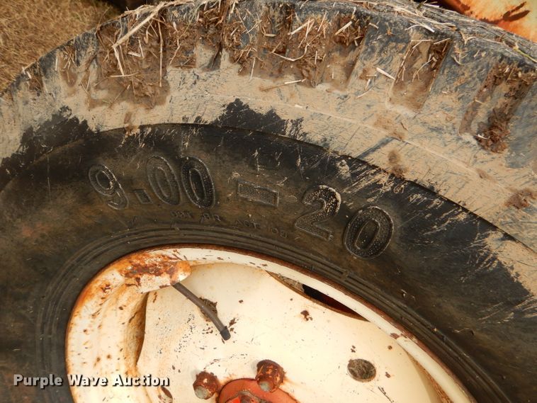 image for item GB9583 Belarus 560 tractor