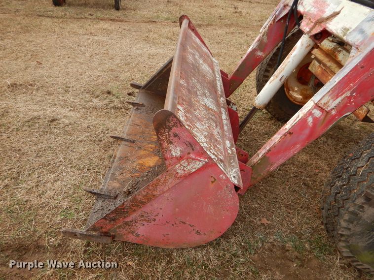 image for item GB9583 Belarus 560 tractor