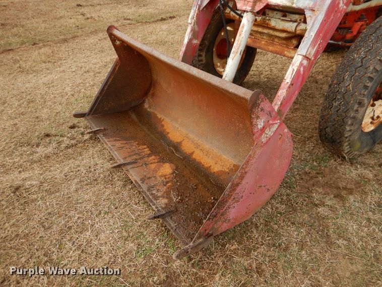 image for item GB9583 Belarus 560 tractor