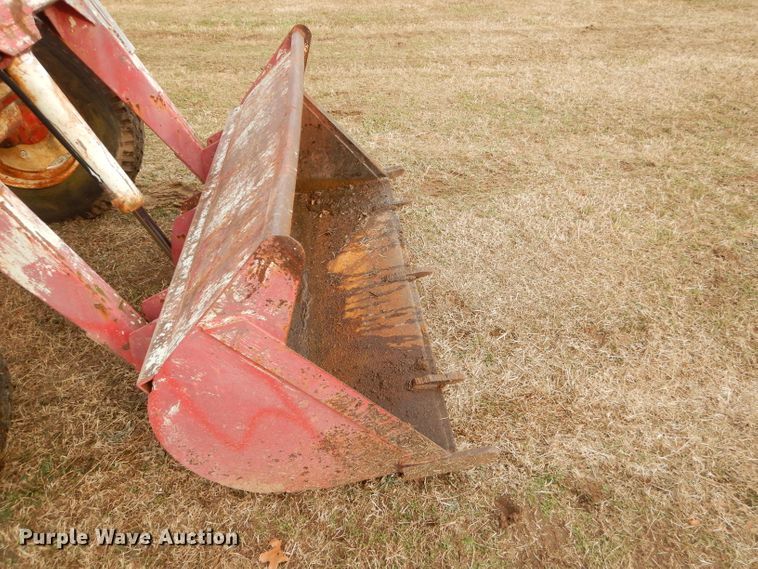 image for item GB9583 Belarus 560 tractor