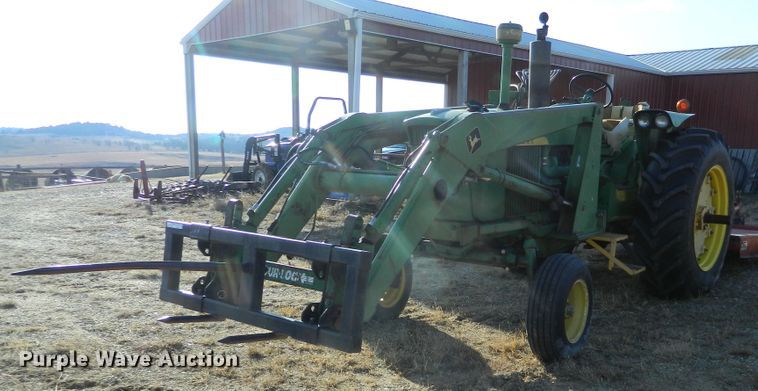 image for item GE9866 1966 John Deere 3020 tractor