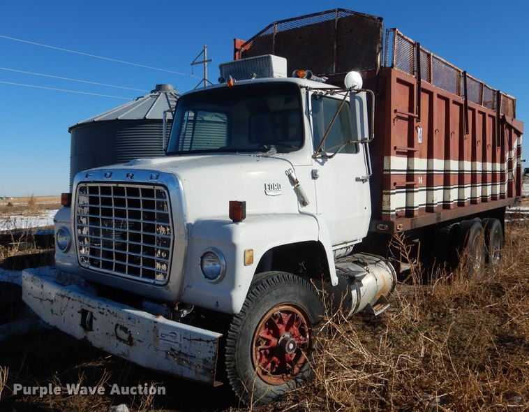 image for item DG5882 1976 Ford LNT9000 grain truck